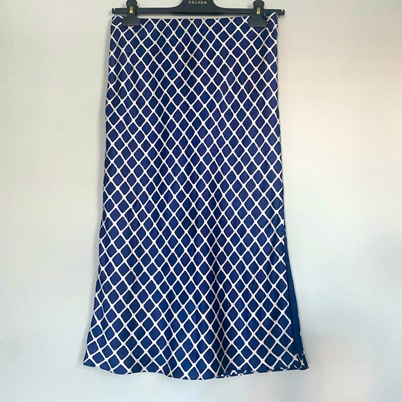 Theory Side Slit Skirt in Satin - Picture 2 of 2